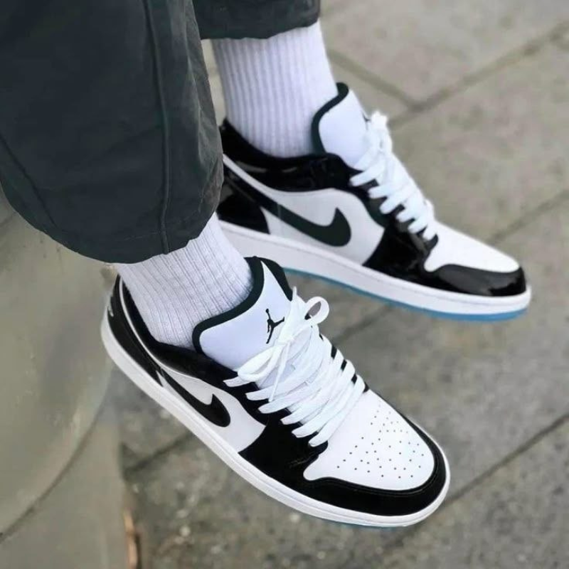 Nike Air Jordan One Low (B/W)